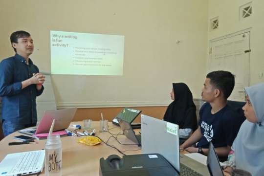 Aktivis JEMARI Sakato Asah Kemampuan Menulis